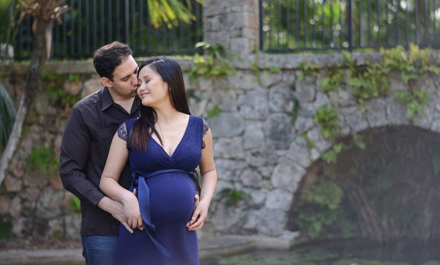 Image 2: Enjoy a 60-Minute Outdoor Photography Session