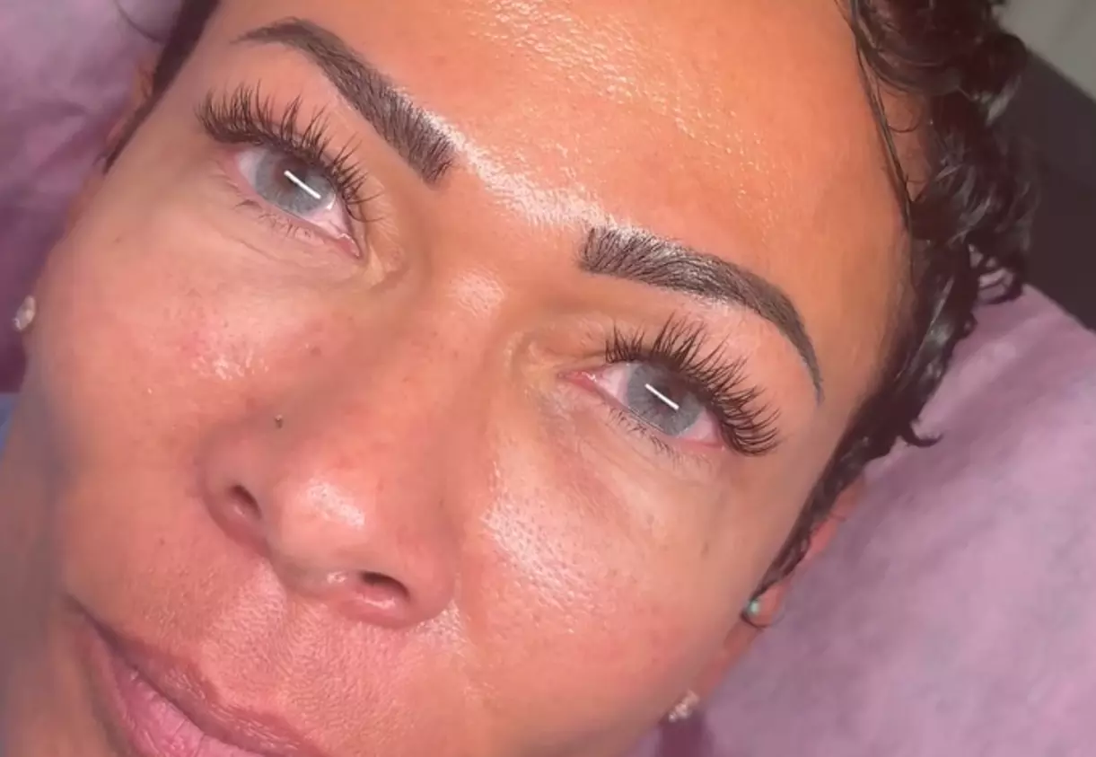 Full Set of Classic Eyelash Extensions w/ 3D, 6D Volumes, 2 Week Fill