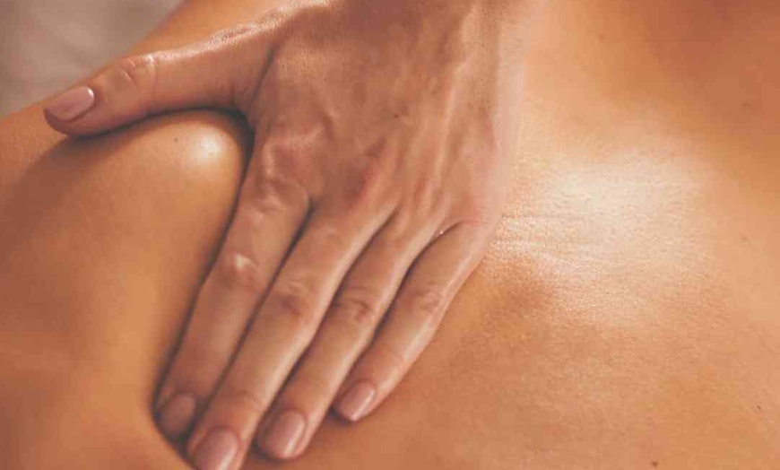 Image 3: Unwind with 45 or 60 Minutes Deep Tissue Full Body Massage 