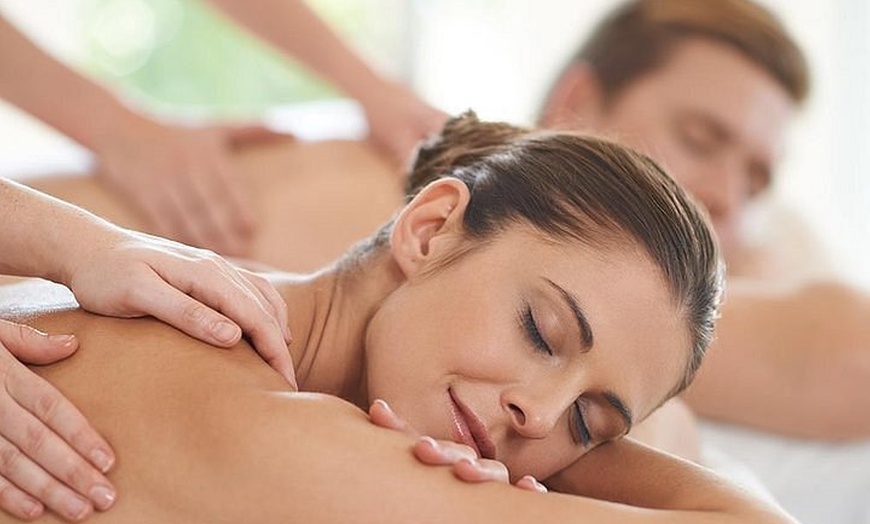 Image 4: Couples 60-Min or 90-Min Relaxing Combo Package w/ Hot Stones at New Fan Fan Spa Up to 50% Off