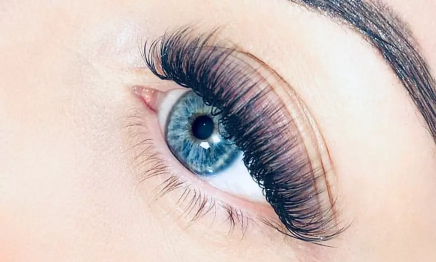 Image 1: One Full Set of Classic, Hybrid or Full Set 3D Eyelash Extensions