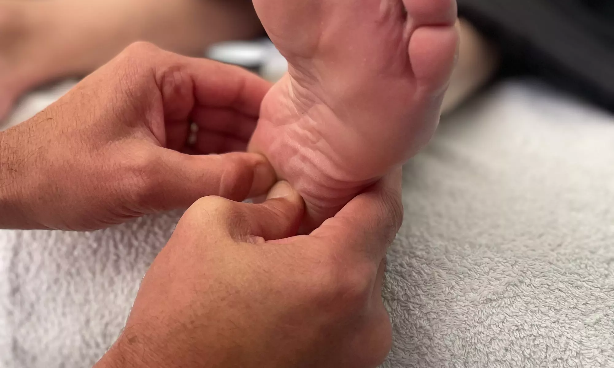 Séance découverte de réflexologie combinée de 60 min avec Julien Oudet Réflexologue - Primary Image