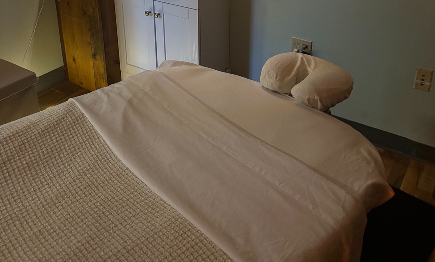 Image 2: 30 Min Massage (Swedish or Deep Tissue) with Hot Stone/ Facial or More