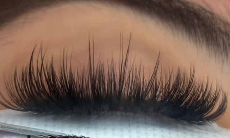 Image 2: Full Set of Classic Eyelash Extensions with Optional Volume or Fills