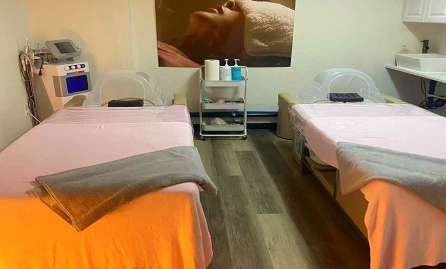 Image 2: Up to 36% Off on Salon - Scalp Care at Health Spa