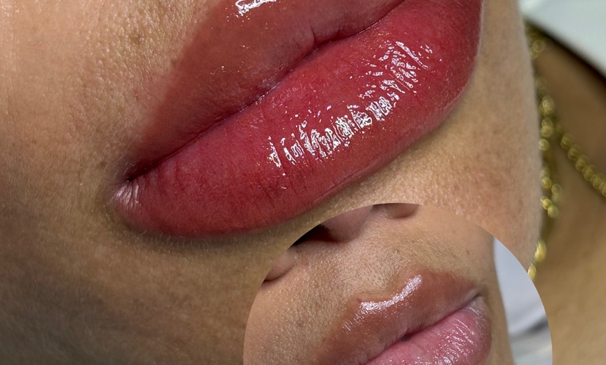 Image 5: Je gezicht is je visitekaartje: kies uit powderbrows of lipbehandeling