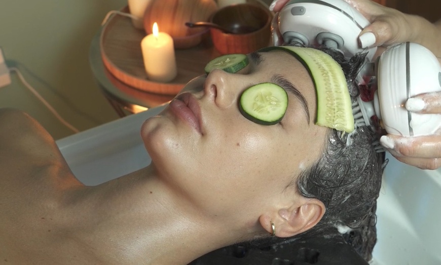 Image 1: Ritual capilar japonés de 60 o 90 minutos con aromaterapia y masaje para 1, con hasta un 40% de descuento