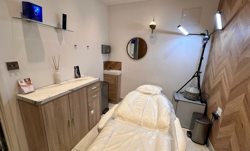 Image 3: Up to 50% Off on Eyelash Extensions at Mali Brow Art