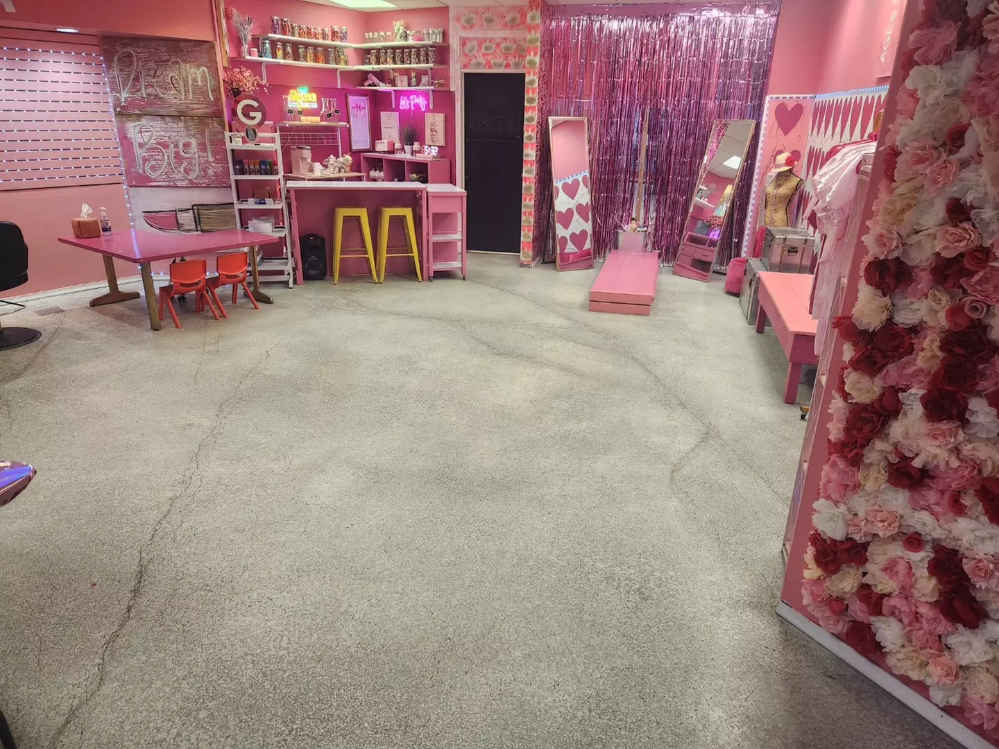 Kid-focused Spa: Mini Glam, Craft & Color and Swiftie Sparkle Party