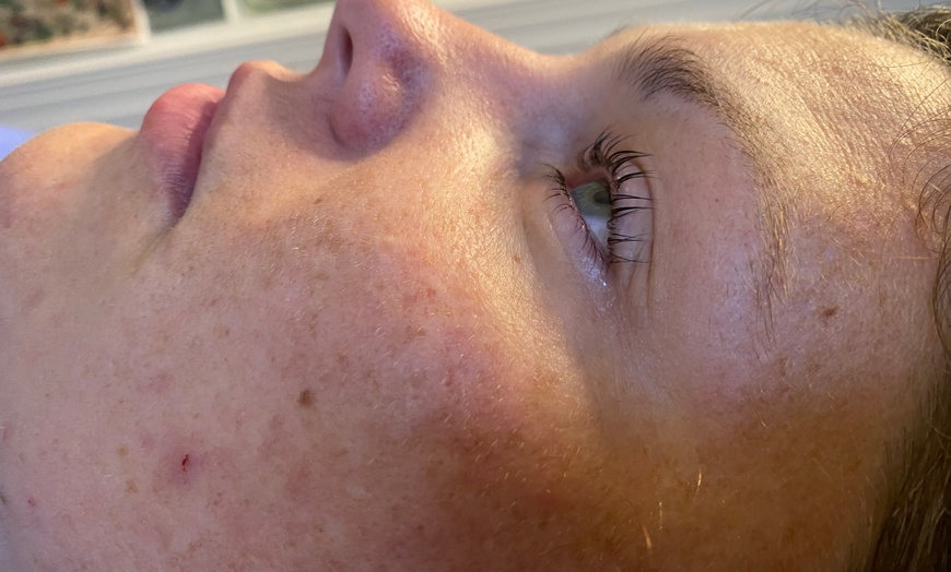 Image 1: Achieve Beautiful Lashes and Enhance Your Look!
