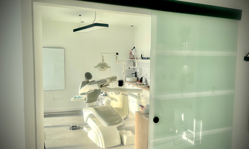 Image 4: Wybielanie zębów lampą LED lub metodą nakładkową