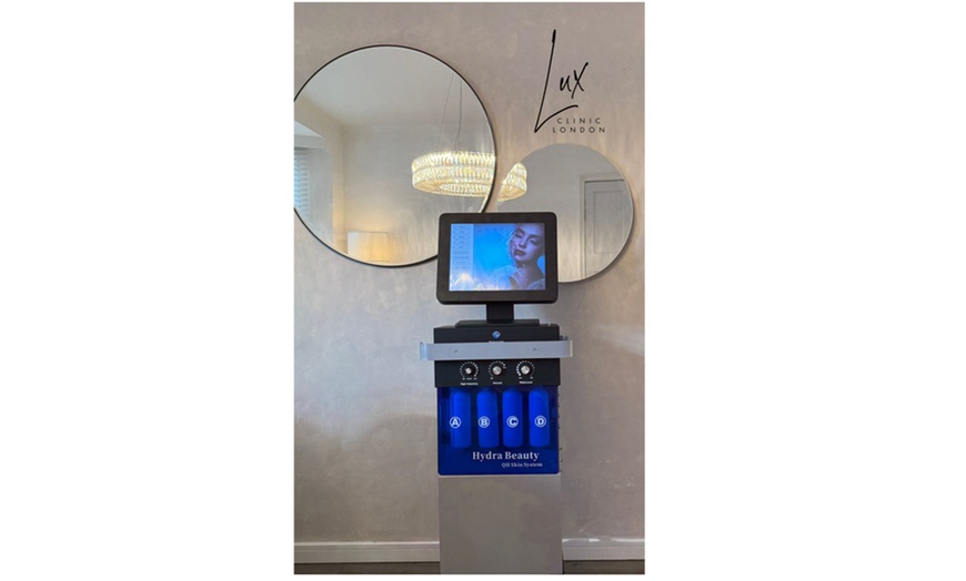 Image 1: 45-Minute Rejuvenation: Luxury Hydrafacial Treatment