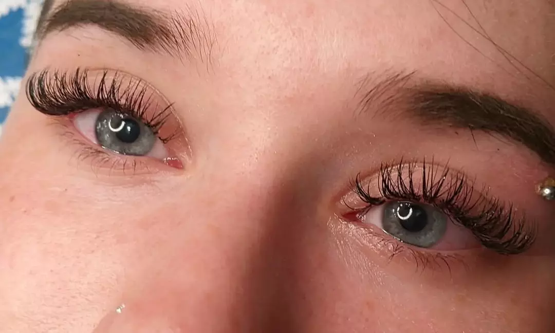 Elevate your Style with Classic Lashes and Quick Fills 
