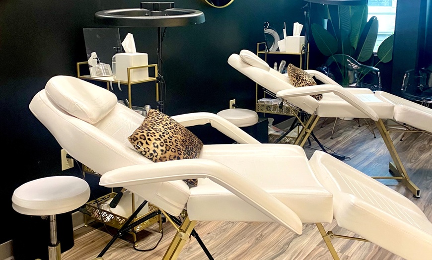 Image 2: Discover Dulce Lash Lounge's Full Sets & Fills Eyelash Extensions for New Clients with Up to 53% Off
