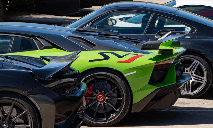 Image 5: 10 o 35 km en un superdeportivo o servicio de alquiler de 48 horas