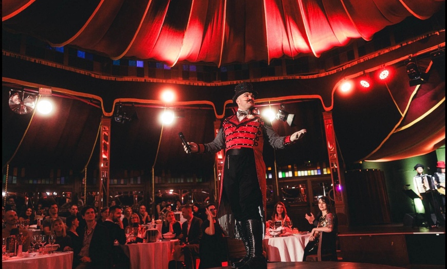 Image 1: 1 Ticket für 2 Personen: Dinner & Show mit 4-Gänge-Menü