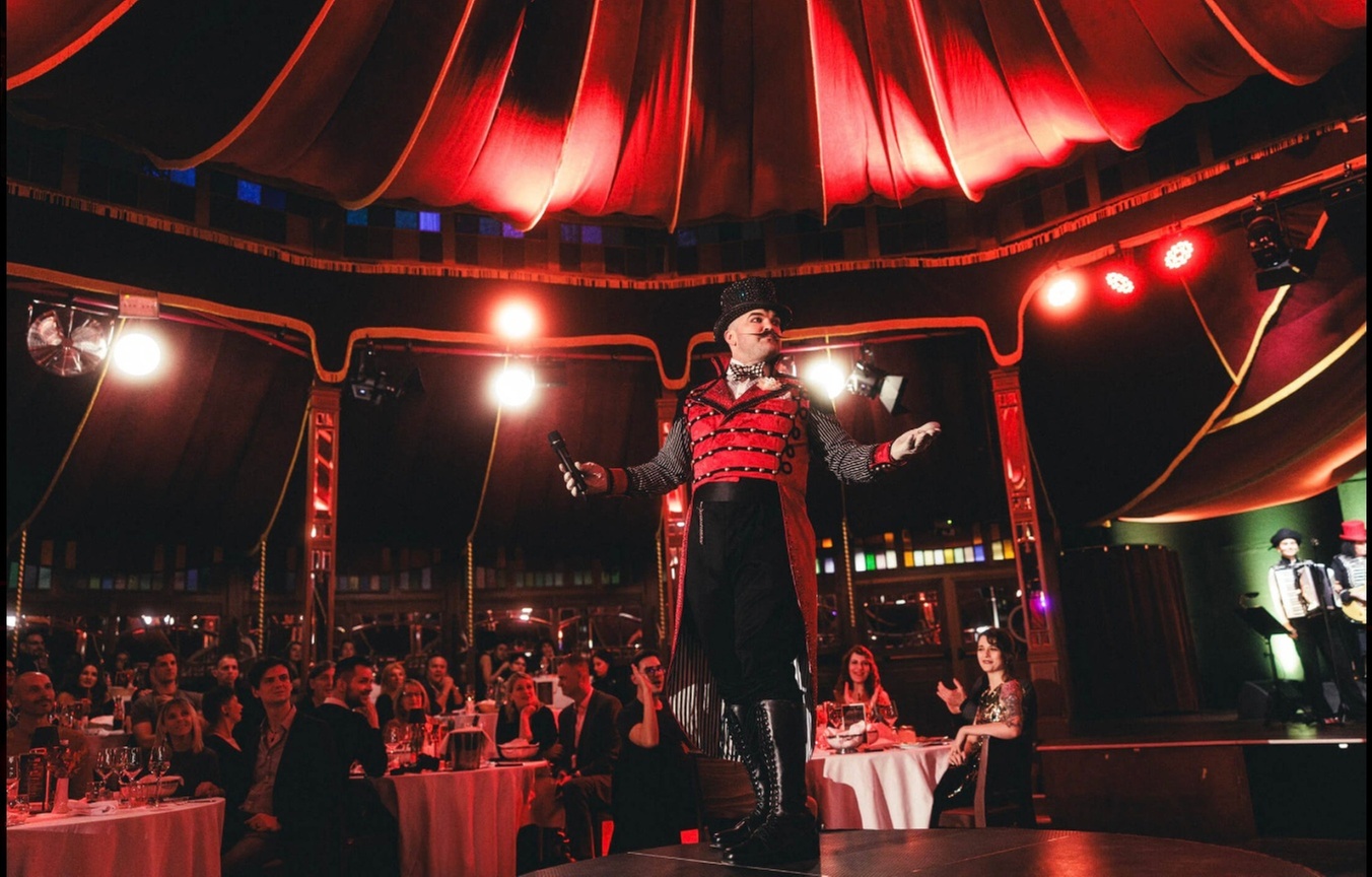 1 Ticket für 2 Personen: Dinner & Show mit 4-Gänge-Menü