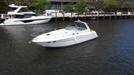4-Hour Boat Rental for Up to 13 People - Float & feast