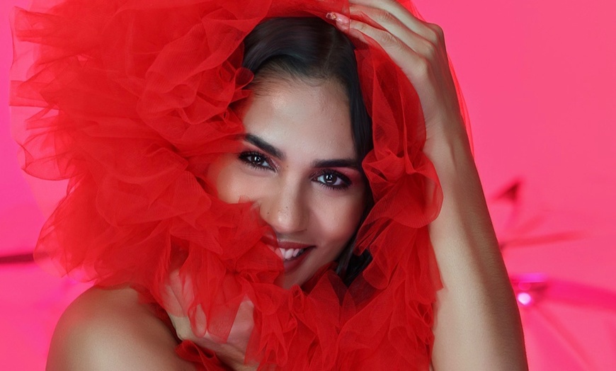 Image 3: Picture-Perfect Moments: 30–60 Min In-Studio Photo Sessions