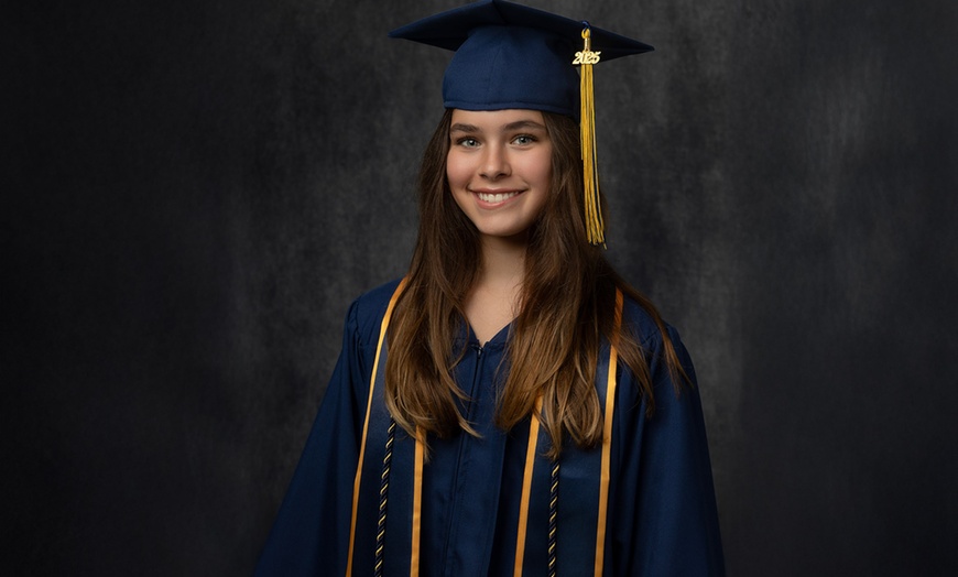 Image 9: Get a Studio Graduation Photo Session with 5 or 10 Pictures