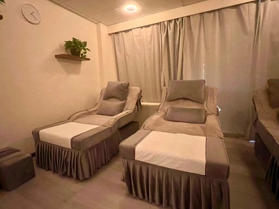 30-Minutes Custom Foot Reflexology with Foot Bath - The China Foot Spa