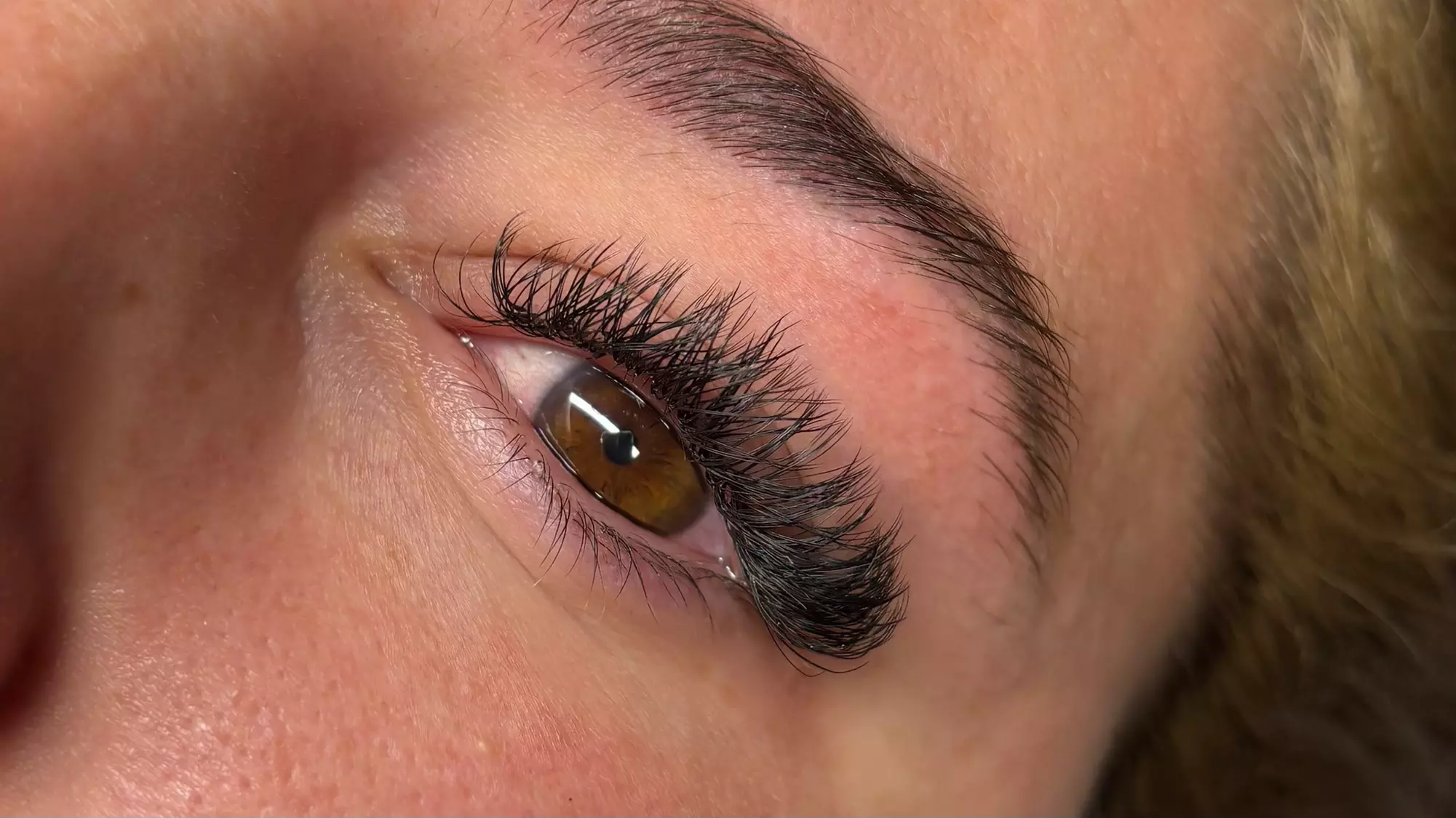 Extensiones de pestañas efecto rímel o 4D con opción cejas para 1