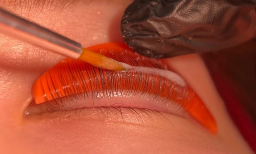 Image 4: Mirada impactante: sesión de lifting y tinte de pestañas