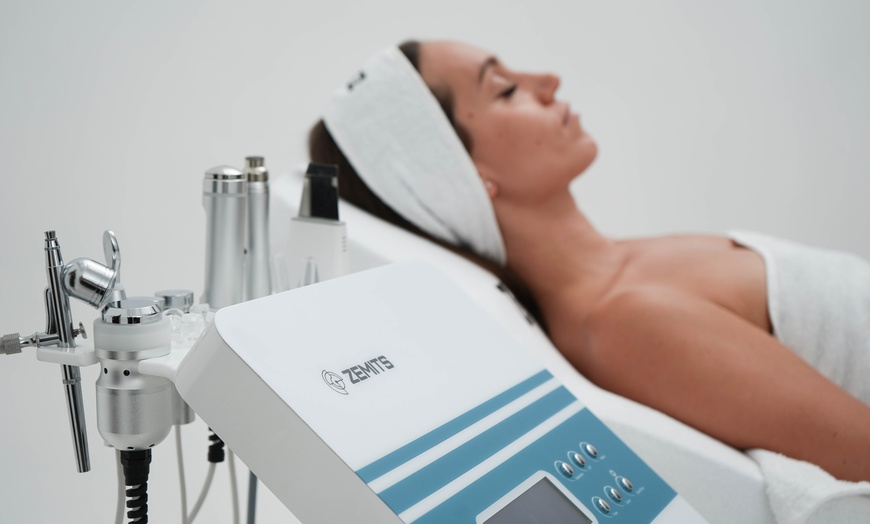 Image 5: Hydrafacial with Led Light Therapy & Customized Mask Treatment