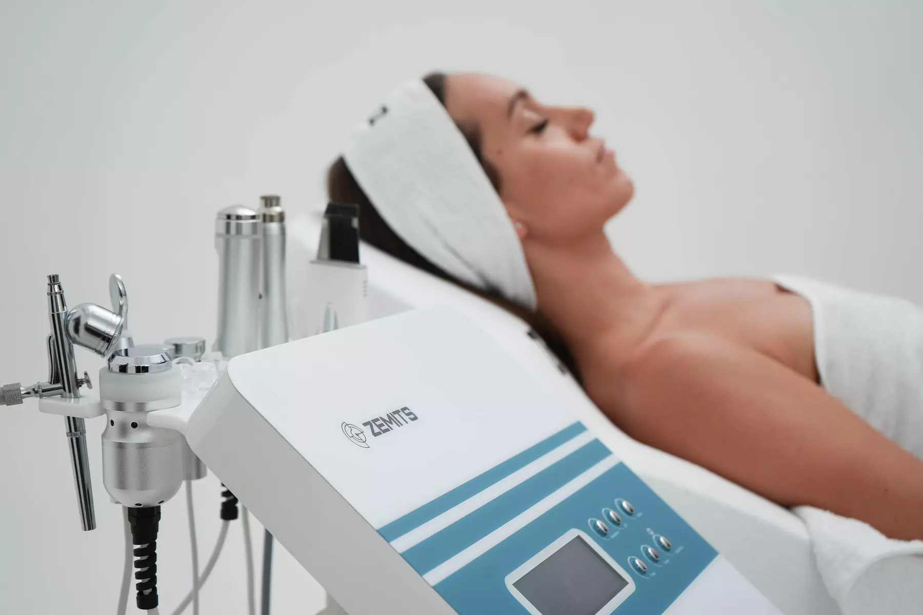 Hydrafacial with Led Light Therapy & Customized Mask Treatment