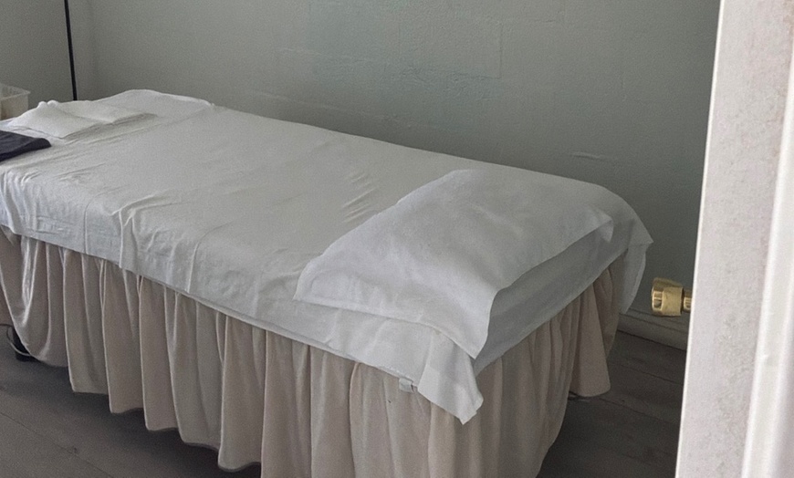 Image 2: Up to 51% Off on Massage - Acupressure at Gingko Health Care