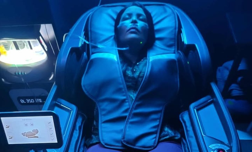 Image 2: High-Flow Oxygen Bar in 4D Massage Chair – 30, 60, or 90-Minute Sessions (Up to 50% Off)