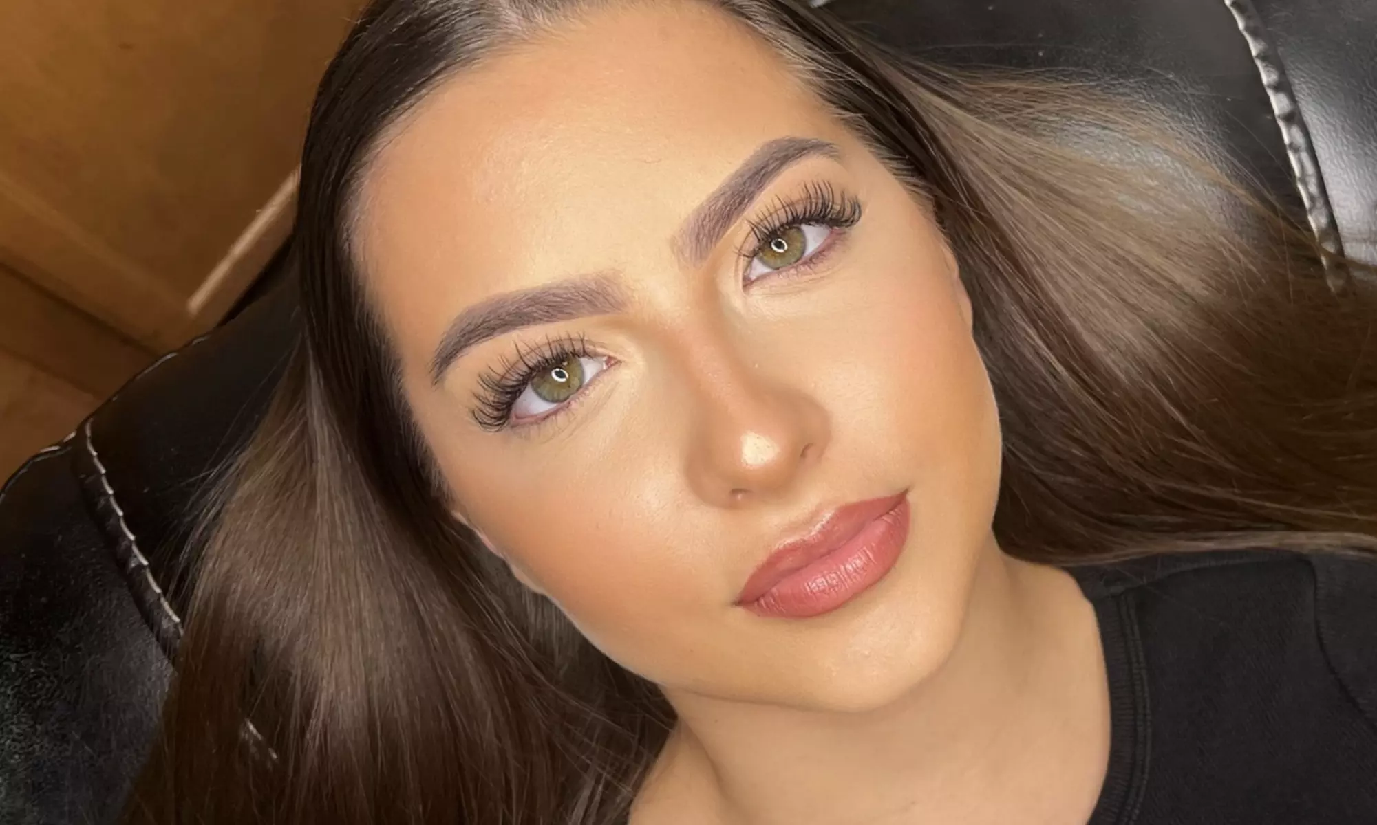 Get a Full Set of Hybrid, Volume, or Mega Volume Eyelash Extensions