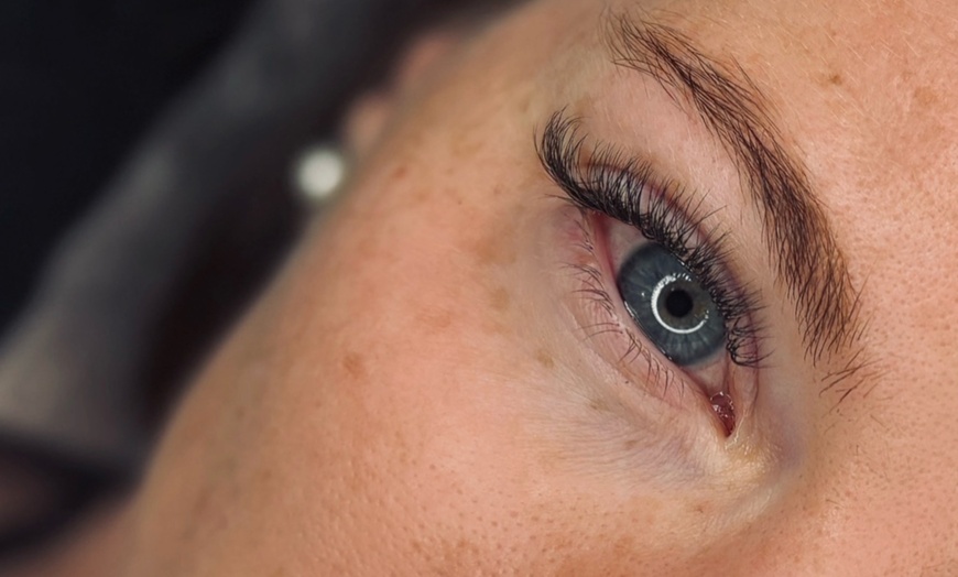 Image 3: Pose complète cil à cil, russe 2D ou 3D chez Maison Orus