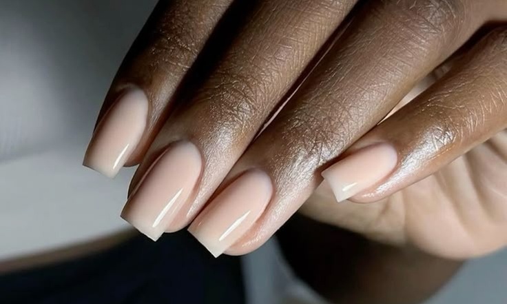 Beauté des mains semi-permanent, gainage gel ou brushing afro