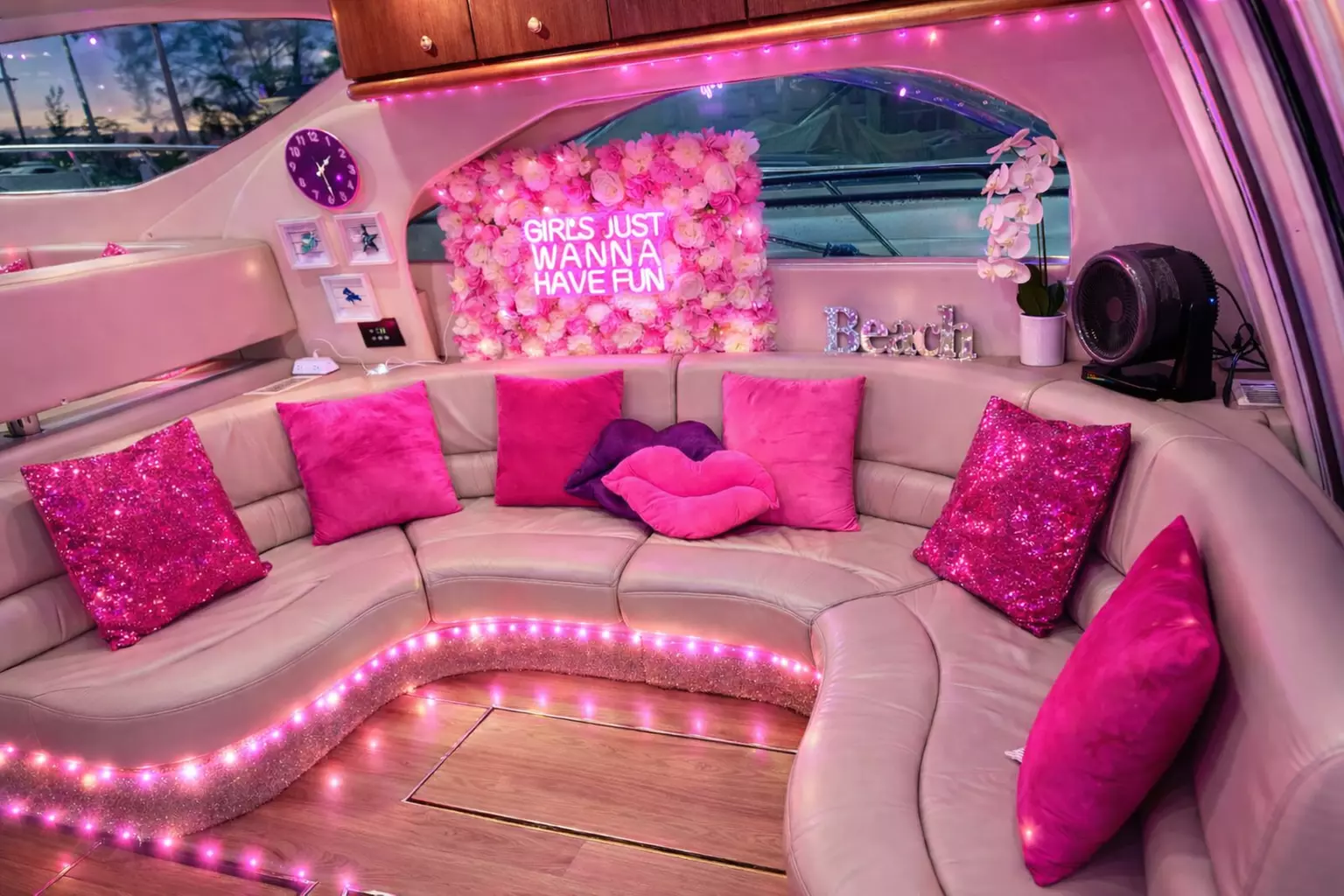 3, 4 Hours Yacht Rental, Charters of 4 Hours with Jet Skis and More