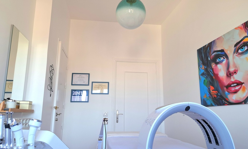 Image 3: Modelage détoxifiant ou massage méthode Vodder et luminothérapie