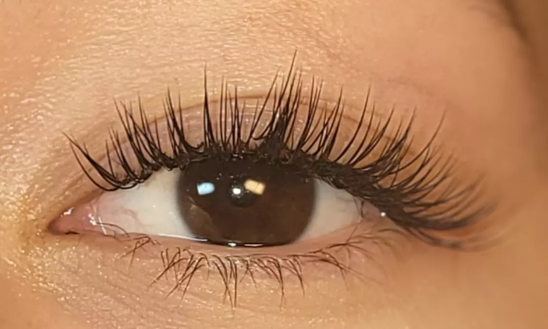 Get Lush Eyelashes with Classic, Hybrid or Volume Extensions