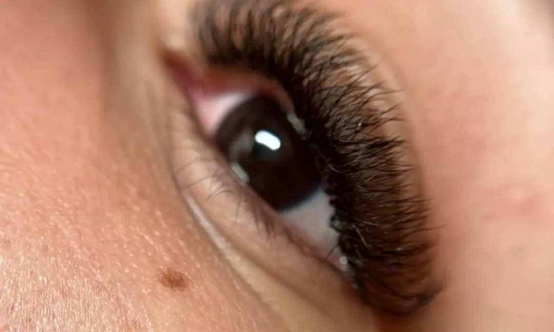 Up to 51% Off on Eyelash Extensions at Leticia Dias Beauty Studio