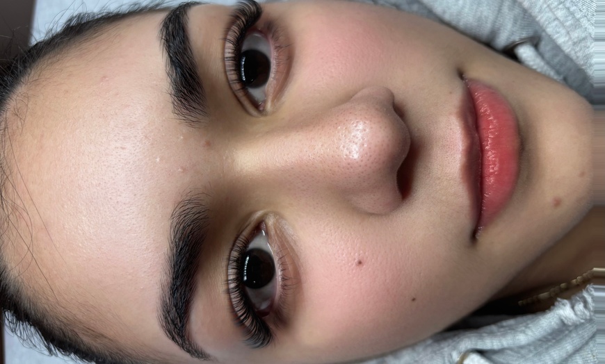 Image 2: Up to 40% Off on Eyelash Extensions at Eyemazing lashes