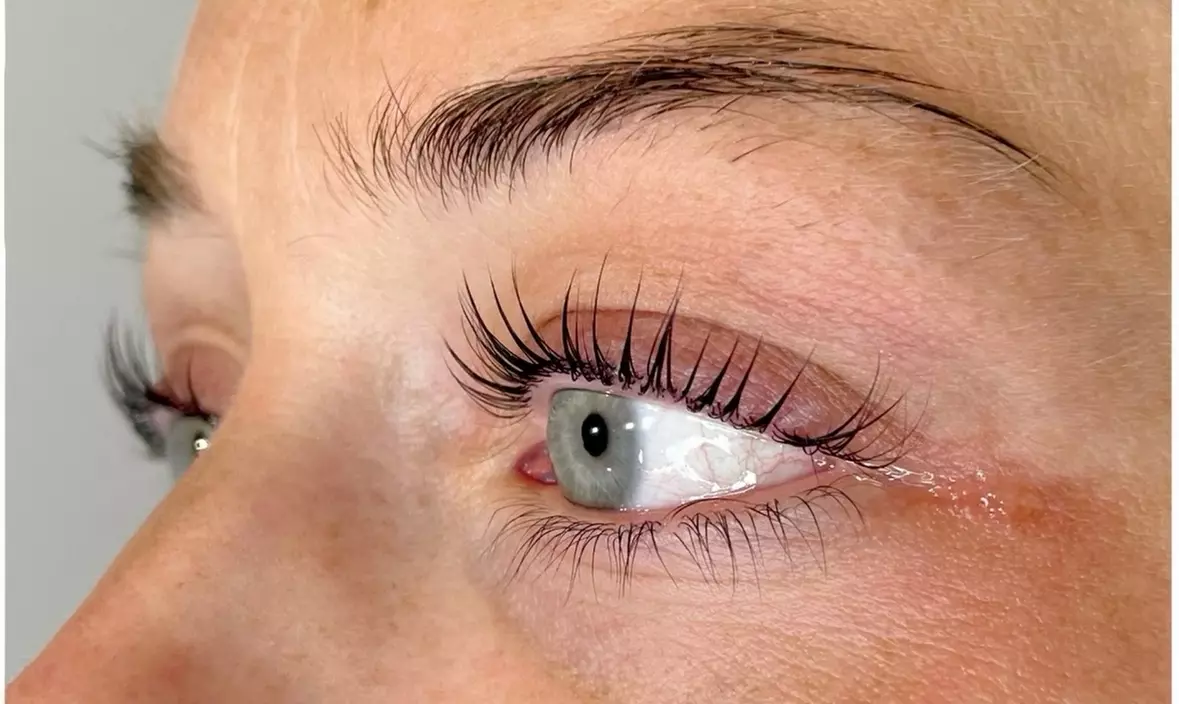 Enhance Your Look with Full Set of Eyelash Extensions