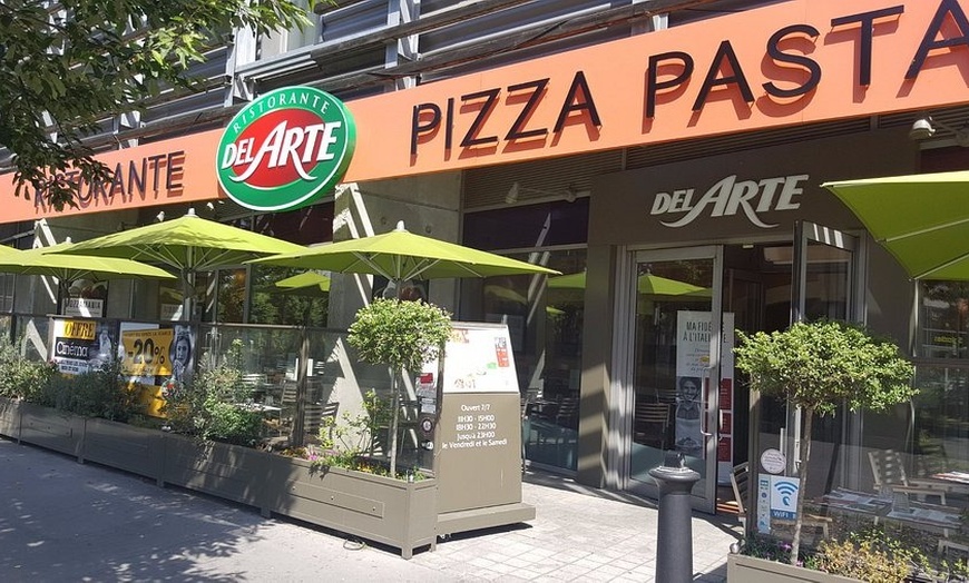 Image 2: Menu pizza ou pâtes au choix et dessert pour 2 ou 4 personnes