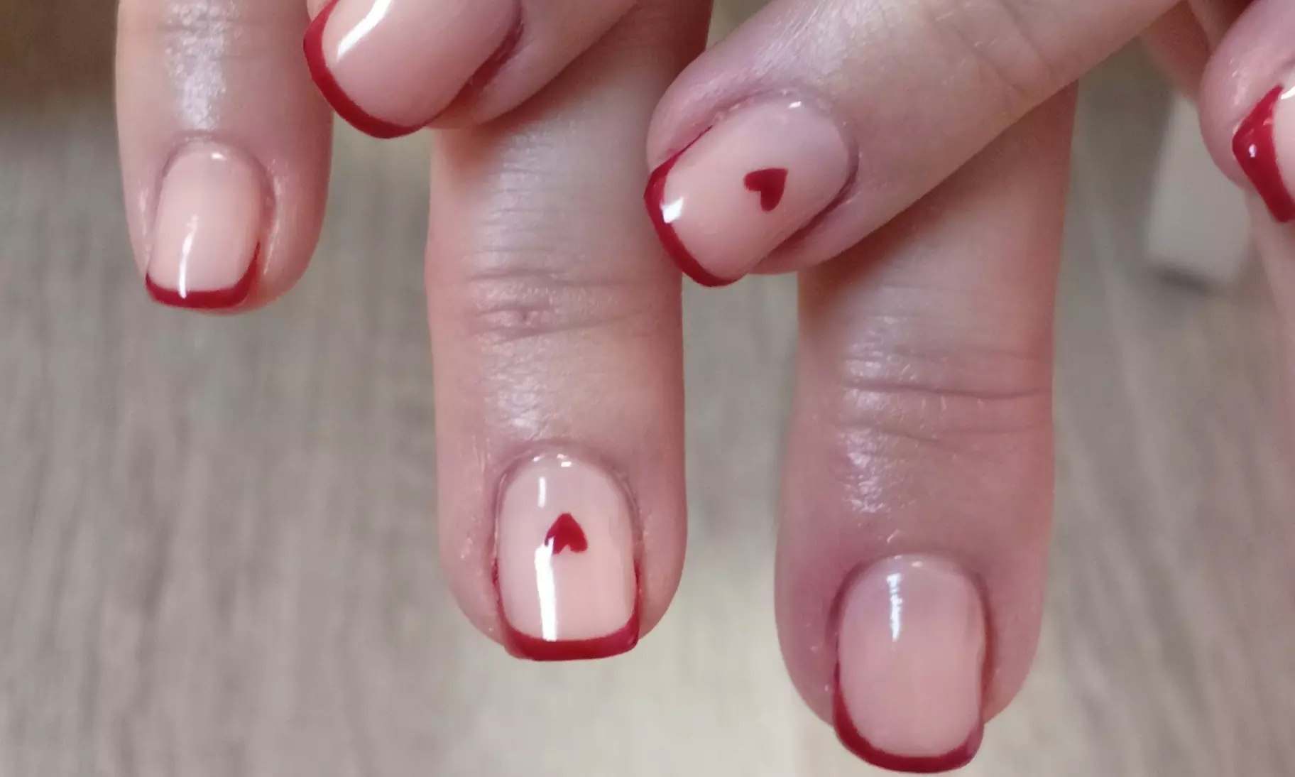 Rallongement gel ou gainage couleur à Perpignan avec Claire Onglerie