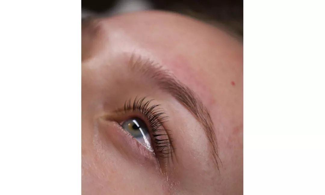 Beauté du regard : rehaussement des cils avec teinture en option