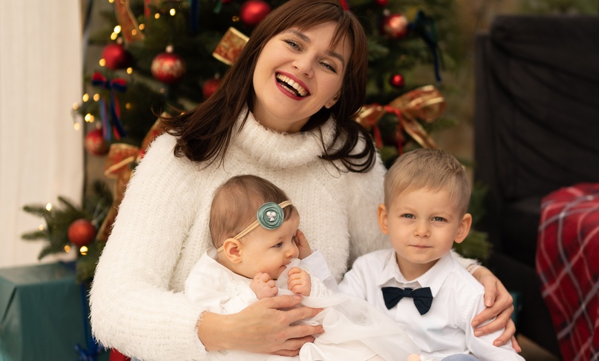 Image 9: Magiczna sesja rodzinna w świątecznej oprawie