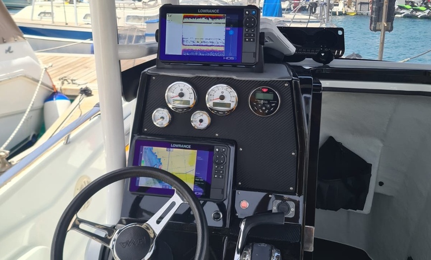 Image 4: Paseo en charter privado de 3 horas para hasta 6 personas con cava 