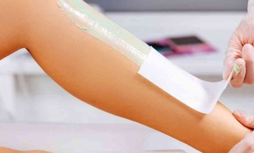 Image 1: Full Body Wax (Legs/Arms/Underarms/Bikini/Upper Lip/Eyebrows)