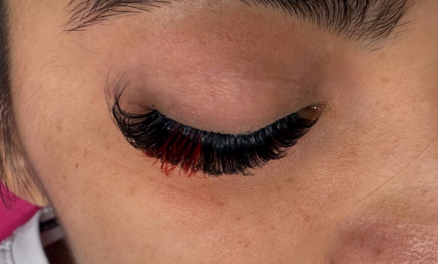 Image 4: Achieve a Natural, Hybrid, Volume, or Wispy Mink Lashes