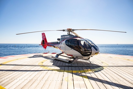 Baptême en hélicoptère pour 1 personne : vol panoramique au dessus de Monaco