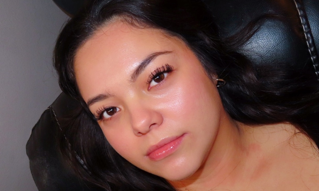 Get a Full Set of Hybrid, Volume, or Mega Volume Eyelash Extensions