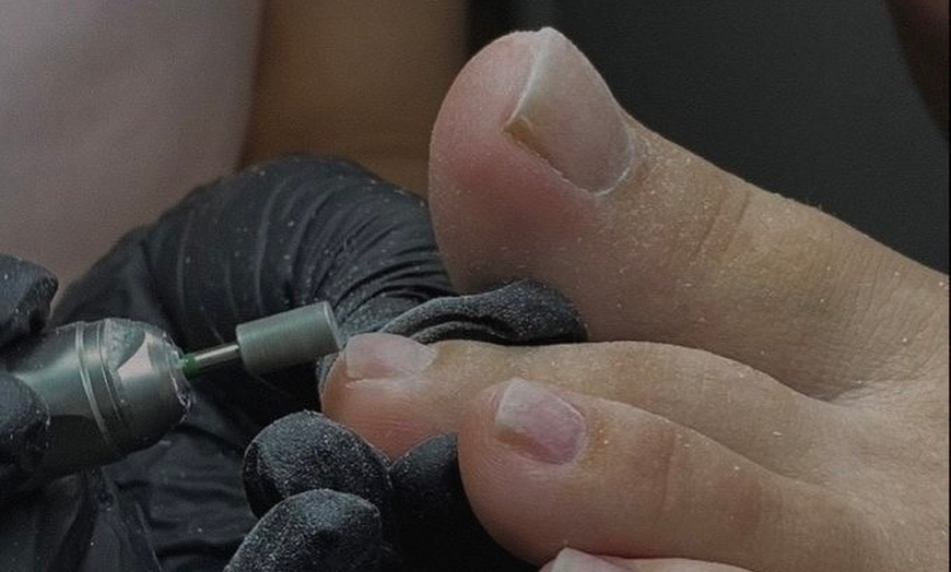 Image 3: 45-60 Min. Professionelle Fußpflege, optional mit Lack, für 1 Person